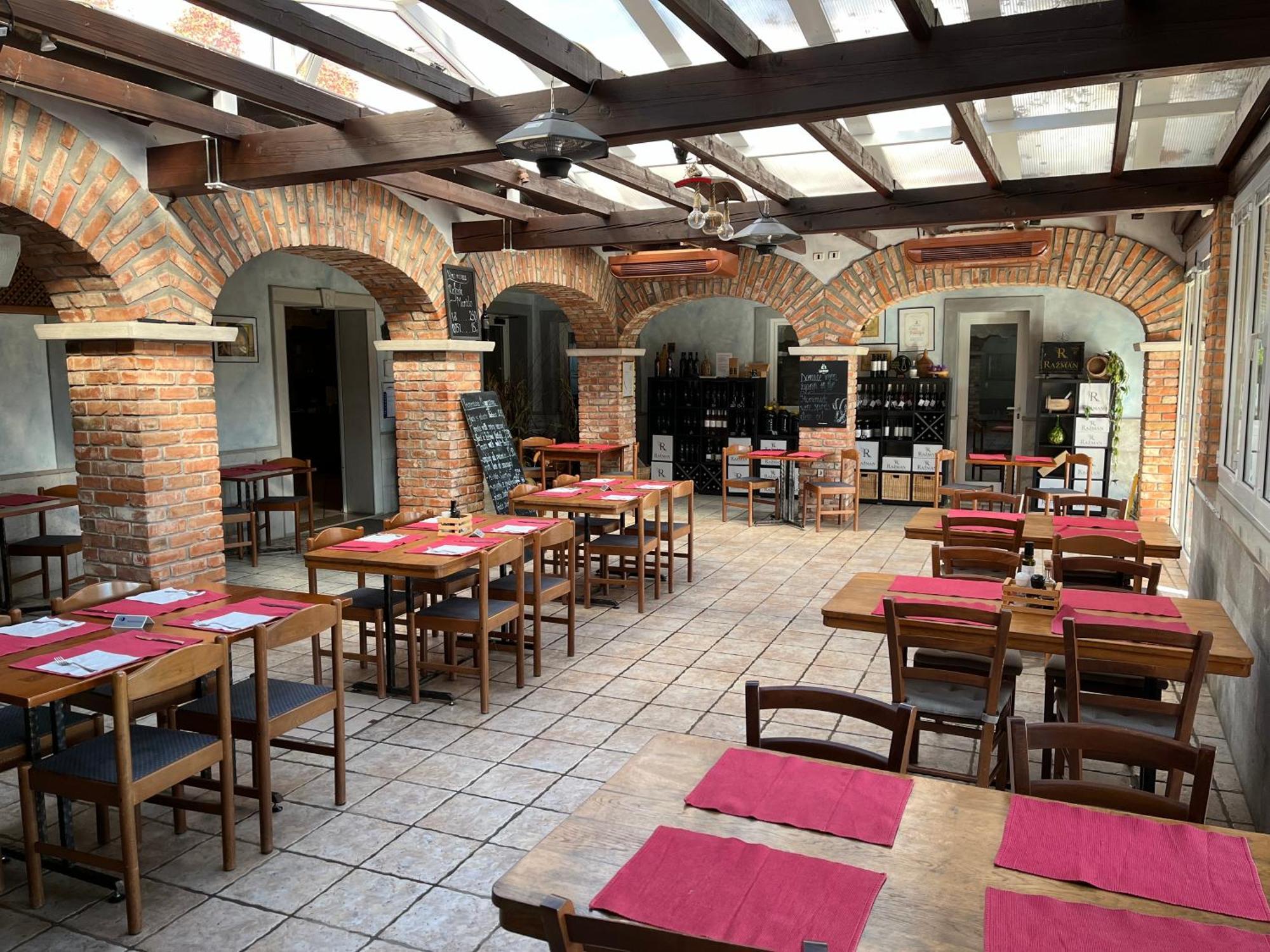 Razman Wine Rooms Gračišče Eksteriør billede