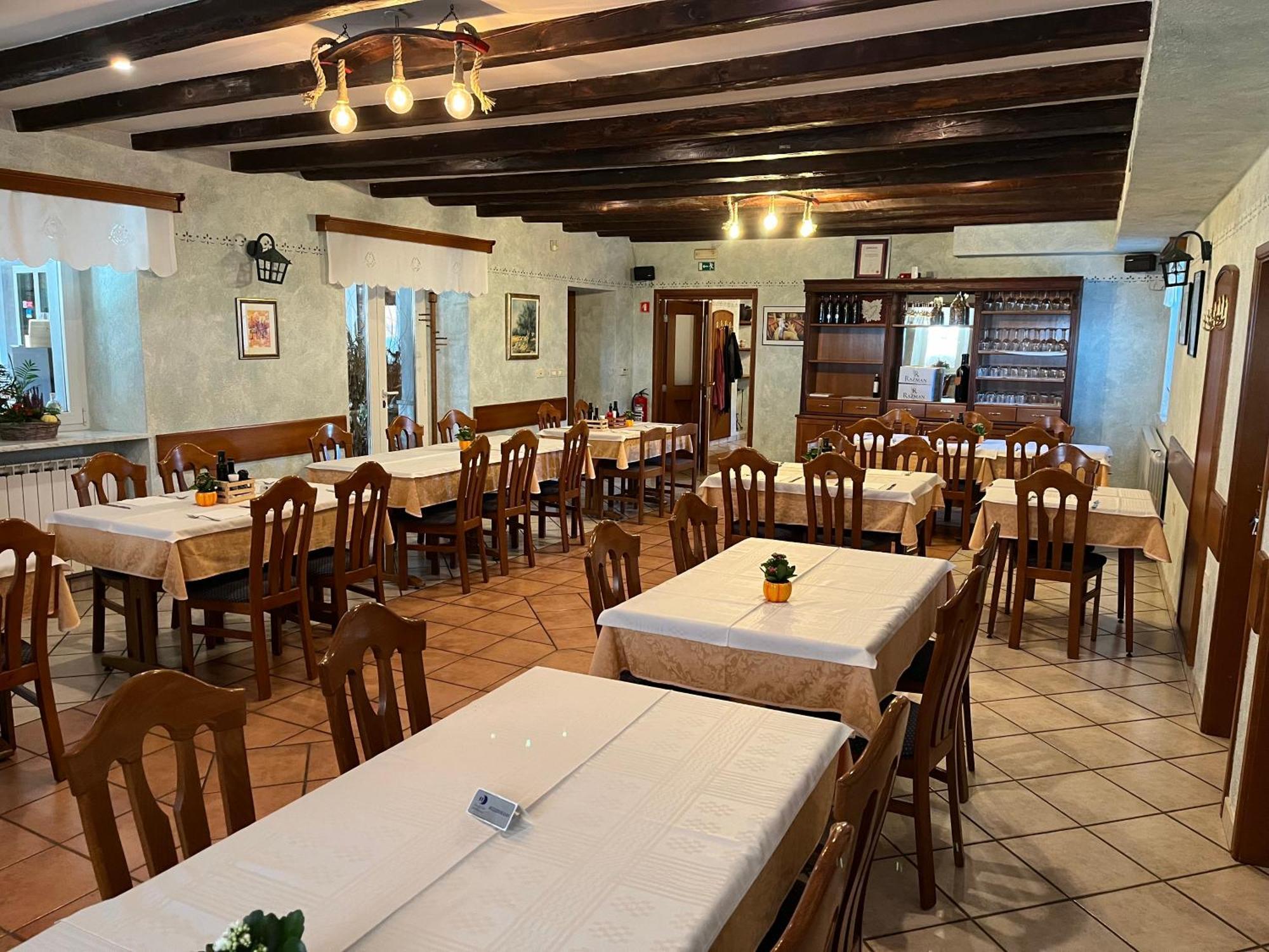 Razman Wine Rooms Gračišče Eksteriør billede